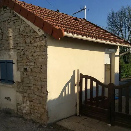 Studio 11M2 Magny-Cours Exterior photo